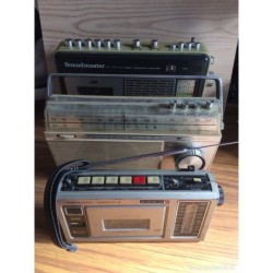 TRES RADIOS-DOS CON CASSETTE GRABADOR-ANTIGUAS.
