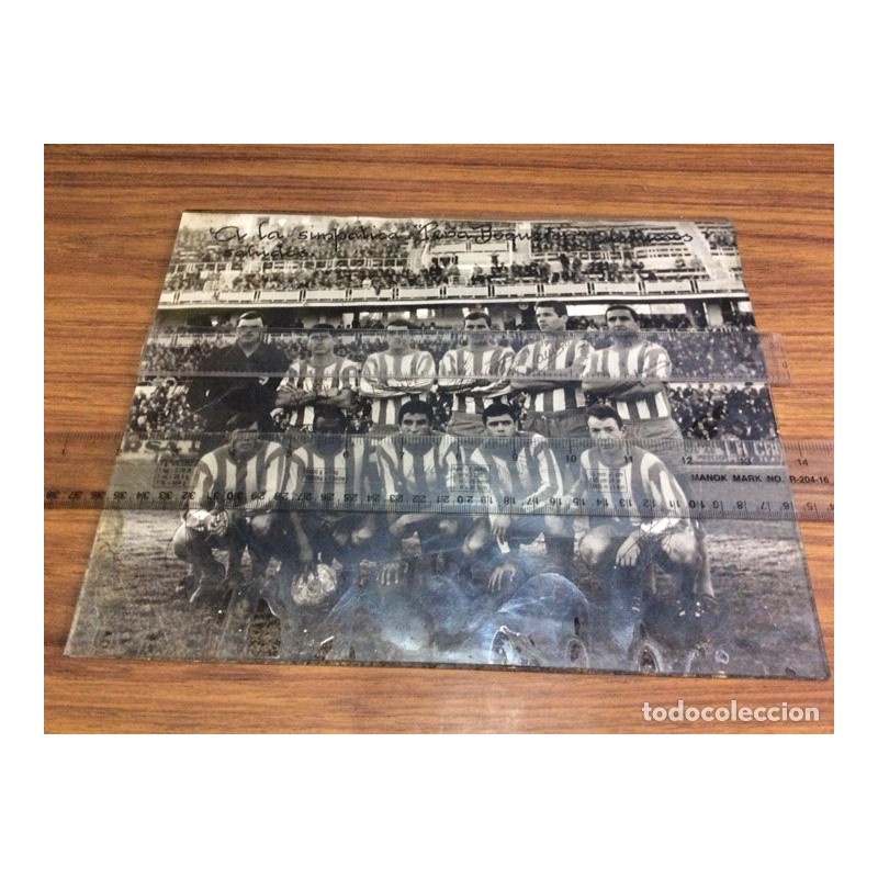 MALAGA-FOTO ORIGINAL-CLUB DEPORTIVO MALAGA-AÑOS 60-FIRMA DE JUGADORES-DEDICADO A LA PEÑA BOQUERON.