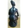 ANNE MARIE MULLAN -FIGURA EN TERRACOTA CON PEANA EN MADERA.