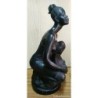 ANNE MARIE MULLAN -FIGURA EN TERRACOTA CON PEANA EN MADERA.