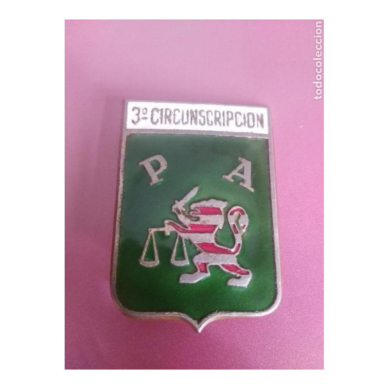 3ª circunscripcion -pepito policia armada -antigua nacional- esmaltado-insignia original Autentica. 3ª circunscripcion -pepito policia armada -antigua nacional- esmaltado-insignia original Autentica.