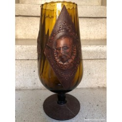 DON QUIJOTE-SANCHO PANZA -CERVANTES-ANTIGUA COPA DE CRISTAL CON IMPRESOS DE CUERO