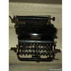 ADLER-MAQUINA DE ESCRIBIR N°7-PERTENECIENTE A UN CAPITAN DEL III REIG DE LA II GUERRA MUNDIAL.