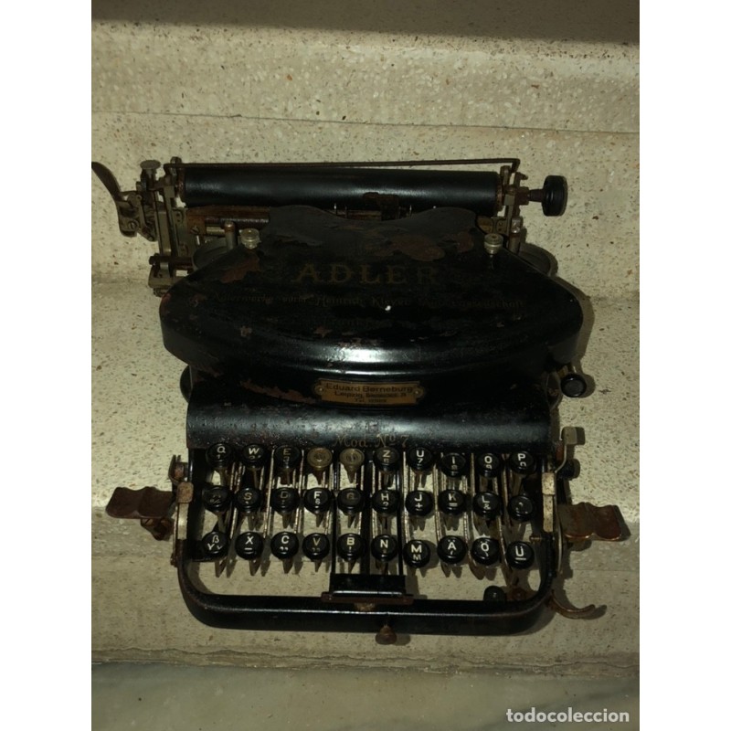 ADLER-MAQUINA DE ESCRIBIR N°7-PERTENECIENTE A UN CAPITAN DEL III REIG DE LA II GUERRA MUNDIAL.