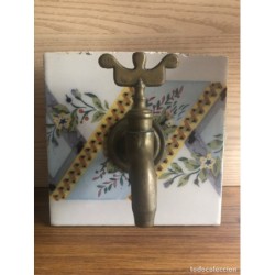 AZULEJO DE CERAMICA BARNIZADO CON GRIFO-ANTIGUOS.