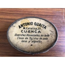 CUENCA-CAJITA DE CHAPA REPUJADA-ANUNCIO ANTONIO GUAITA.