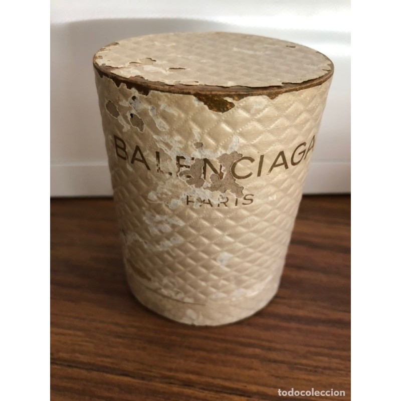 BALENCIAGA-PARIS-RARA CAJITA DE CARTON.