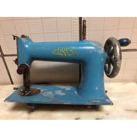 UREK -MINI MAQUINA DE COSER ANTIGUA-UNICA.