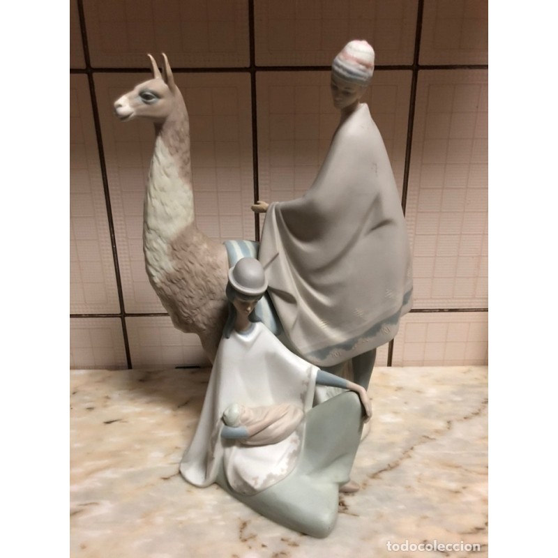 LLADRO-PAREJA DE PERUANOS-MUJER CON NIÑO EN BRAZOS Y YAMA.