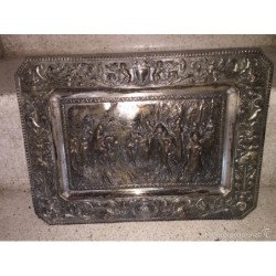 RENDICIÓN DE GRANADA-BANDEJA REPUJADA DE COBRE Y BAÑO DE PLATA.
