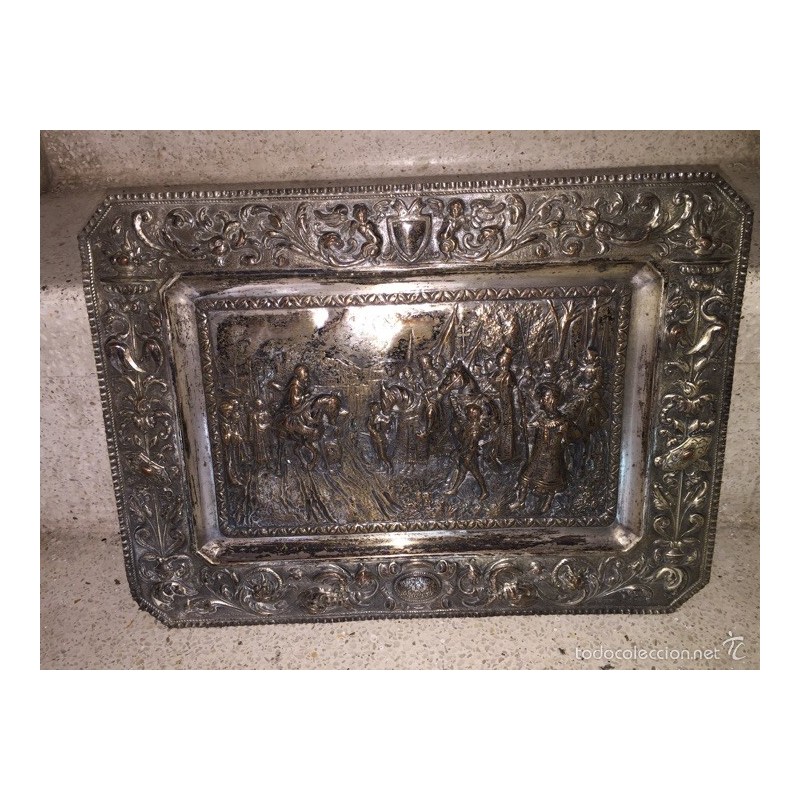 RENDICIÓN DE GRANADA-BANDEJA REPUJADA DE COBRE Y BAÑO DE PLATA.