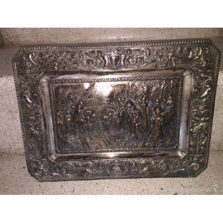 RENDICIÓN DE GRANADA-BANDEJA REPUJADA DE COBRE Y BAÑO DE PLATA.