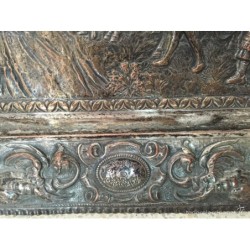 RENDICIÓN DE GRANADA-BANDEJA REPUJADA DE COBRE Y BAÑO DE PLATA.