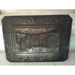 RENDICIÓN DE GRANADA-BANDEJA REPUJADA DE COBRE Y BAÑO DE PLATA.