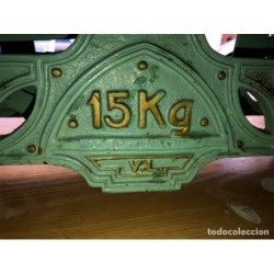BALANZA DE EPOCA -2 PLATOS Y 4 PESAS-HASTA 15KG-MARCA VL-FUNCIONA.