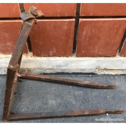 PORTA EQUIPAJES ANTIGUO DE BICICLETA- PRIETO.