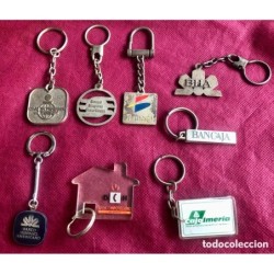 LOTE DE 8 LLAVEROS DE BANCOS Y CAJAS DE AHORROS.
