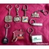 LOTE DE 8 LLAVEROS DE BANCOS Y CAJAS DE AHORROS.