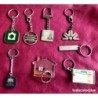 LOTE DE 8 LLAVEROS DE BANCOS Y CAJAS DE AHORROS.