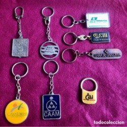 LOTE DE 8 LLAVEROS DE BANCOS Y CAJAS DE AHORROS.