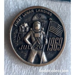 Apollo 11 First Lunar Landing Medal in case July 20 1969.