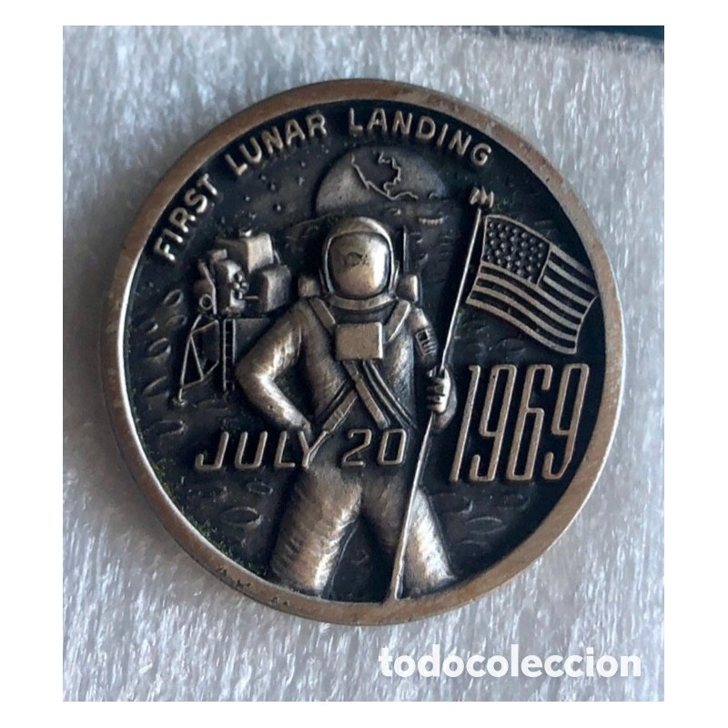 Apollo 11 First Lunar Landing Medal in case July 20 1969.