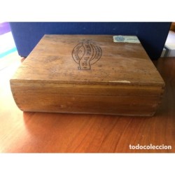 CAJA DE PUROS LA FAMA ESPECIAL CEDRO-20 PUROS.