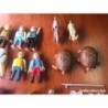 PLAYMOBIL-LOTE DE 14 PERSONAJES DESDE 1974 Y 34 ACCESORIOS.