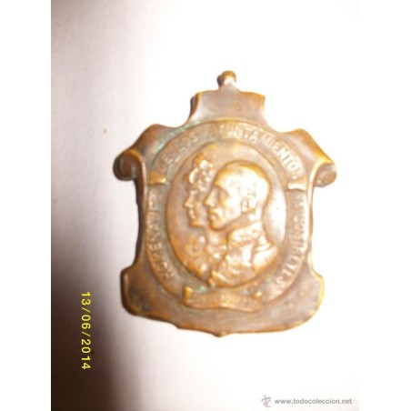 HOMENAJE DE LOS AYUNTAMIENTOS A LOS REYES -ENERO 1926-MEDALLA