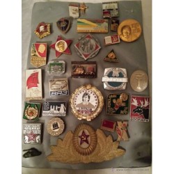 RUSIA-30 INSIGNIAS EMBLEMAS RUSAS Y SOVIETICAS.
