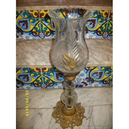 LAMPARA EN BRONCE CON TULIPA TALLADA