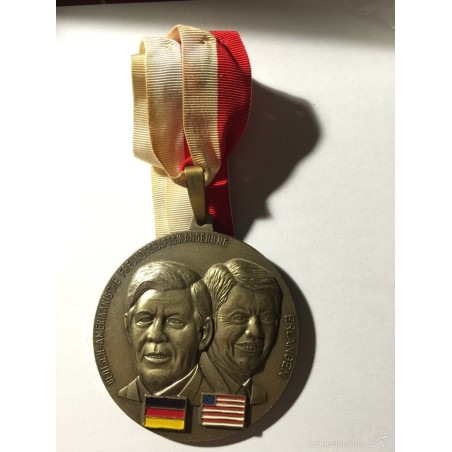 MEDALLA CON CINTA DEUTSCH AMERIKANISCHE FREUNDSCHAFTSWANDERUNG ERLANGEN UNITED SATES AMÉRICA