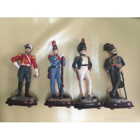 4 FIGURAS SOLDADOS.