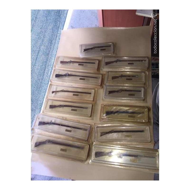 RÉPLICAS EN MINIATURA. 13 RIFLES MILITARES. EN SU ESTUCHE ORIGINAL SIN DESEMBLARAR. RÉPLICAS EN MINIATURA. 13 RIFLES MILITARES. EN SU ESTUCHE ORIGINAL SIN DESEMBLARAR.