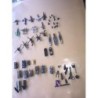 L.G.T.I. LOTE DE 40 VEHÍCULOS Y JUGUETES MILITARES. EN MINIATURA.