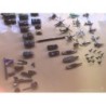 L.G.T.I. LOTE DE 40 VEHÍCULOS Y JUGUETES MILITARES. EN MINIATURA.