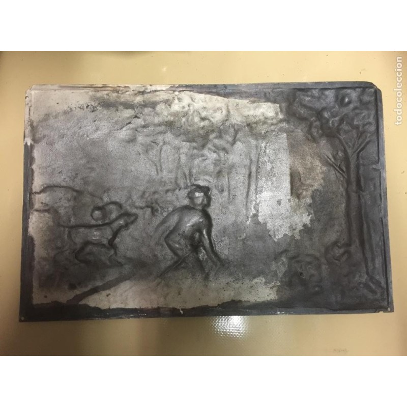 PLANCHA DE PLATA. REPUJADA.