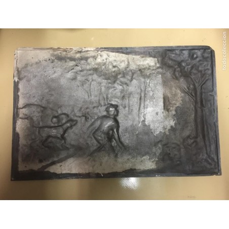 PLANCHA DE PLATA. REPUJADA.