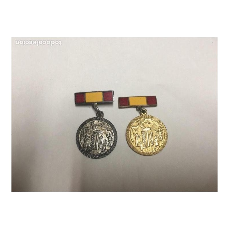 AGRUPACION FOLKLORICA VALENCIANA O.S. ANTIGUA. MEDALLAs. INSIGNIAs. BANDERA ESPAÑOLA ESMALTADA.