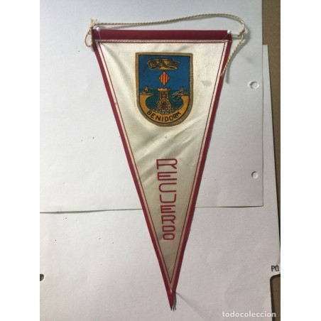 BENIDORM. BANDERIN ANTIGUO EN SEDA. CON ESCUDO.