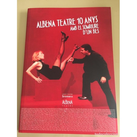 ALBENA TEATRE 10 ANYS AMB EL SONRIURE D'UN BES.