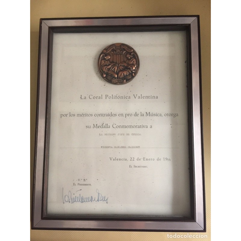 CORAL POLIFONICA VALENCIA. MEDALLA CONMEMORATIVA A SOPRANO VICENTA NAVARRO CLIMENT. ENMARCADO.