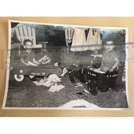 JUGUETES. FOTOGRAFÍA ORIGINAL. NIÑOS CON SUS JUGUETES. AÑO 1953.