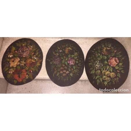 TRES OLEOS SOBRE TABLILLA.