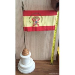 ACADEMIA DEL EJÉRCITO MILITAR. BANDERA DE LA ACADEMIA DEL EJÉRCITO MILITAR CON PEANA DE MARMOL.