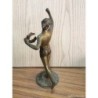 FIGURA DE BRONCE MACIZO. DIOSA CON CORONA LAUREL.