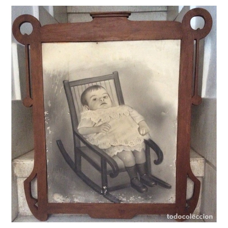 FOTOGRAFÍA CON MARCO RENACENTISTA DE NIÑO.