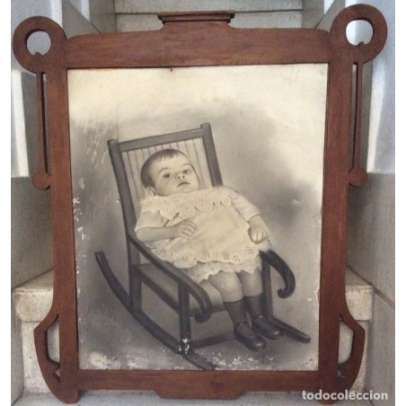 FOTOGRAFÍA CON MARCO RENACENTISTA DE NIÑO.